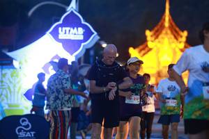 BIB: 218, 354
                            <button type="button" onclick="openModal(22341698)" class="btn btn-primary btn-sm float-right btn-popup" data-toggle="modal" data-target=".modal-high-quality">
                        <i class="fas fa-shopping-cart"></i> Add to Cart
                    </button>
                                            <button type="button" onclick="isThisMe(22341698, true)" class="btn btn-success btn-sm float-right btn-popup btn-isme hidden" data-toggle="tooltip" data-placement="bottom" title="นี่คือรูปของคุณใช่ไหม คลิกที่นี่เพื่อเอาเข้าอัลบั้ม">
                        <i class="fas fa-plus"></i> Add to album
                    </button>
                    <button type="button" onclick="isThisMe(22341698, false)" class="btn btn-warning btn-sm float-right btn-popup btn-isnotme hidden">
                        <i class="fas fa-ban"></i> Remove from album
                    </button>